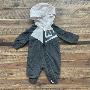 Nike full zip hoodie coverall. Size Newborn.